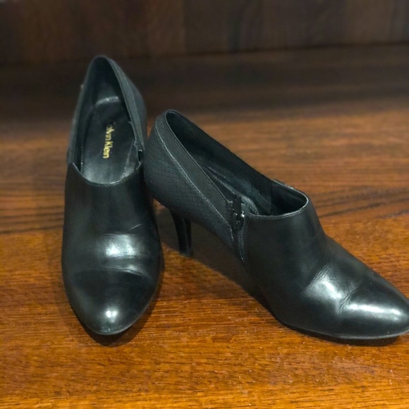 High heel booties - Picture 1 of 3